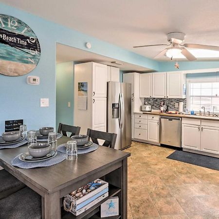 Surfside Beach Gem With Deck - 1 Block To Shore! Freeport Exteriör bild