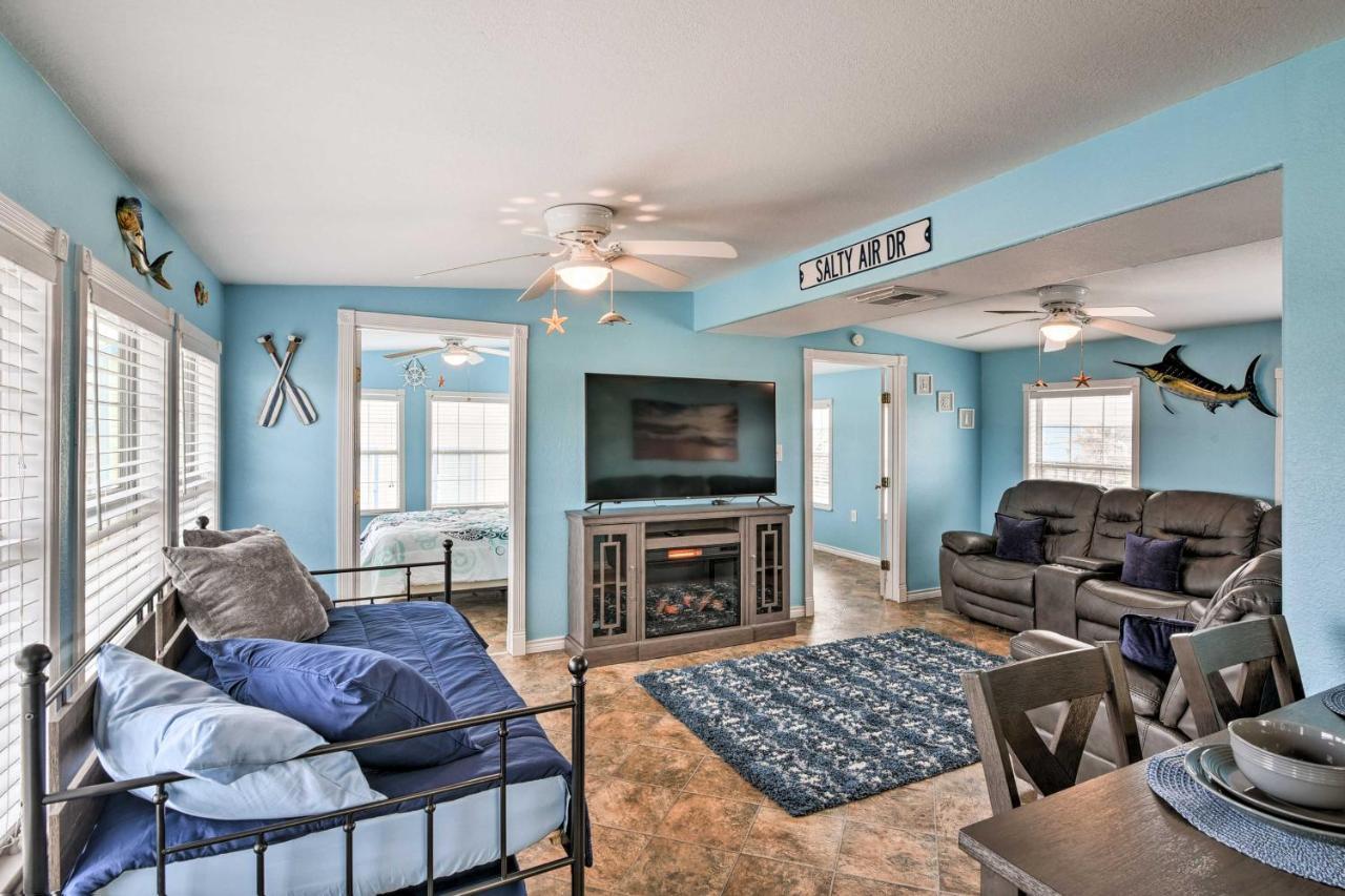 Surfside Beach Gem With Deck - 1 Block To Shore! Freeport Exteriör bild