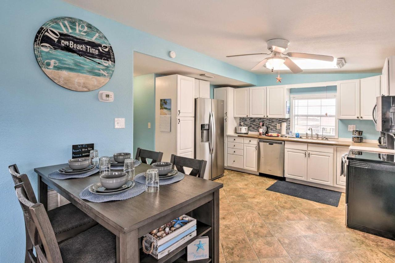 Surfside Beach Gem With Deck - 1 Block To Shore! Freeport Exteriör bild