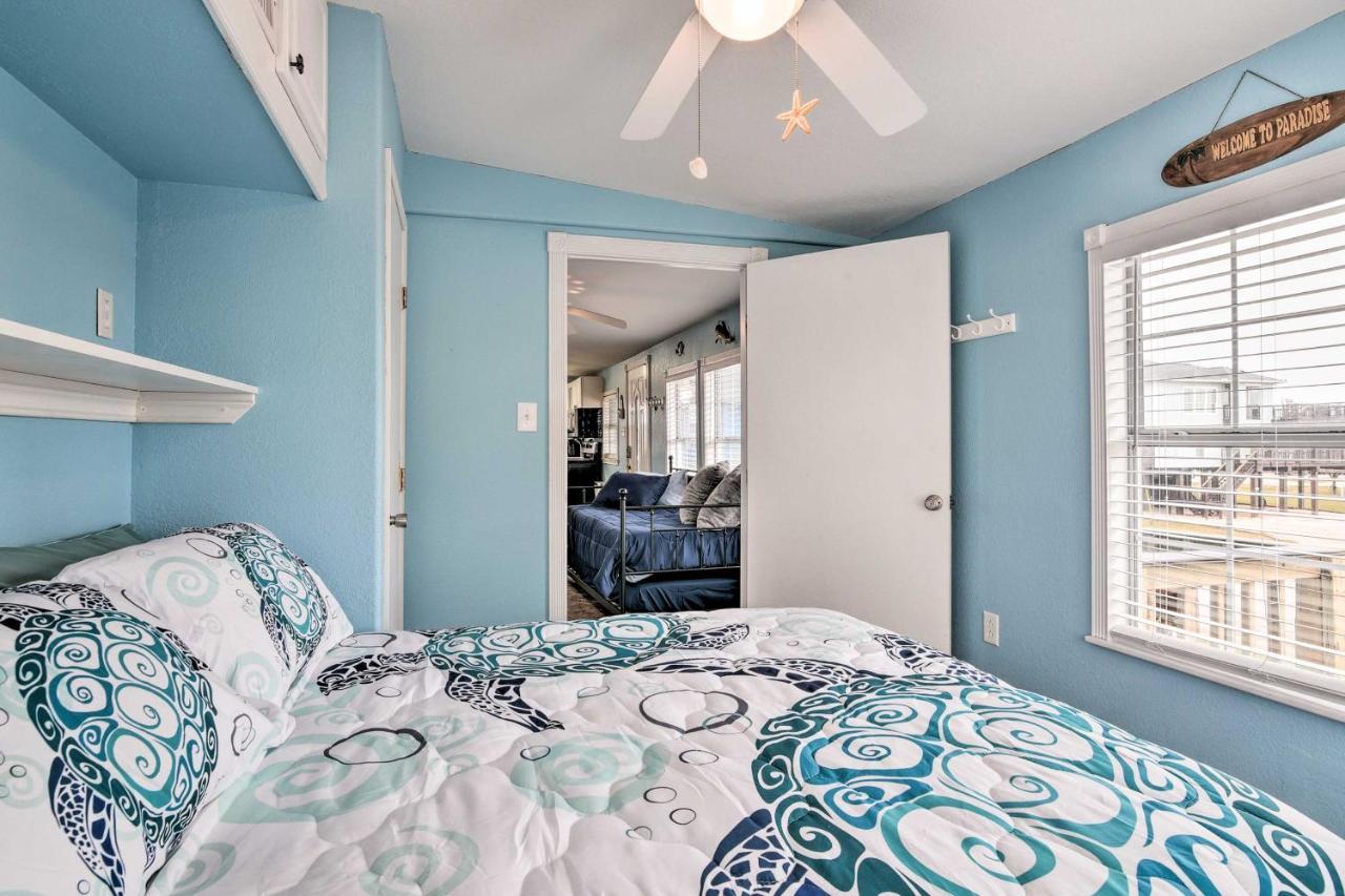 Surfside Beach Gem With Deck - 1 Block To Shore! Freeport Exteriör bild