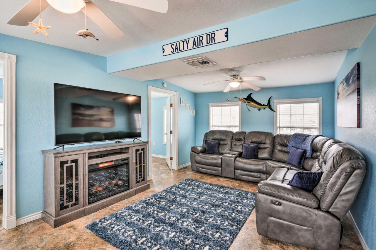 Surfside Beach Gem With Deck - 1 Block To Shore! Freeport Exteriör bild