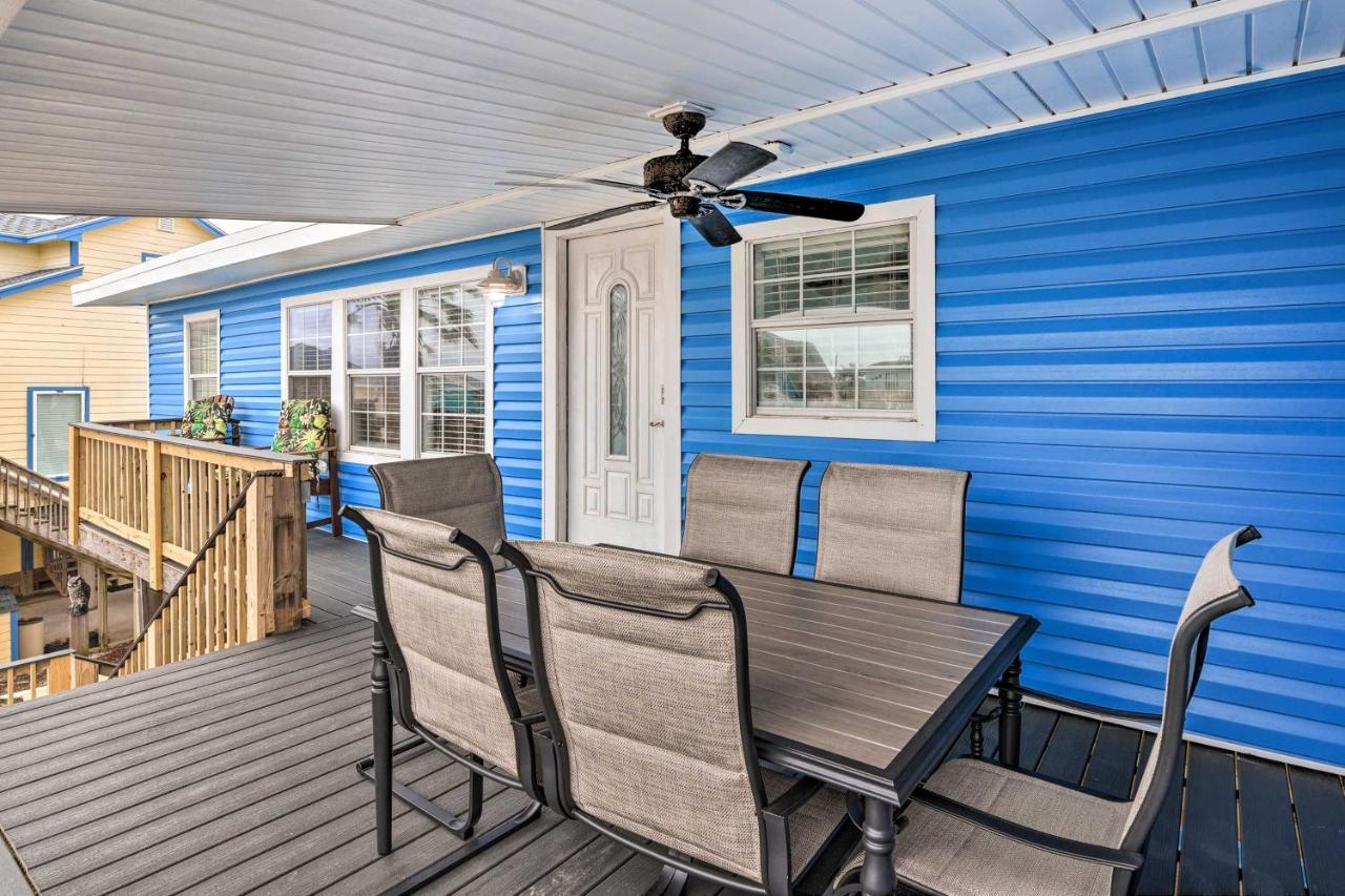 Surfside Beach Gem With Deck - 1 Block To Shore! Freeport Exteriör bild