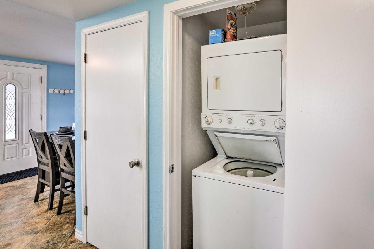 Surfside Beach Gem With Deck - 1 Block To Shore! Freeport Exteriör bild